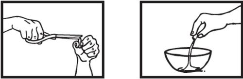 Mano che afferra una fiala di vetro e la rompe con un dispositivo, a destra fiala rotta in un recipiente cilindrico