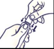 Mano che stringe una siringa preriempita con l