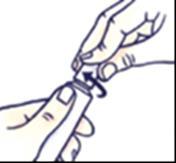 Mano che stringe un braccio con un bendaggio, freccia nera indica la posizione corretta per l