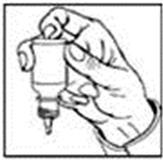 Mano che tiene una siringa preriempita con ago rivolto verso il basso per l