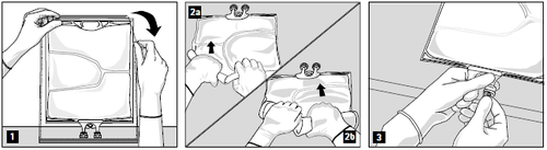 Mani con guanti che aprono e svuotano una bustina di farmaco in polvere, frecce indicano il movimento di apertura e svuotamento