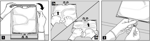 Mani che aprono e piegano una busta di alluminio, frecce indicano la direzione dell