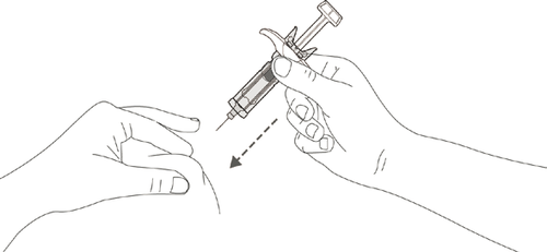 Mano che tiene una siringa pronta per l