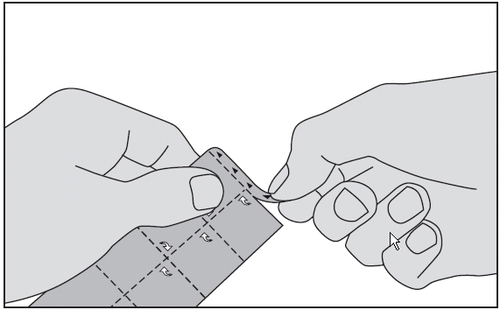 Due mani che aprono un involucro rettangolare tratteggiato rivelando un dispositivo medico interno