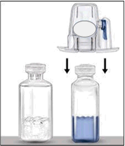 Fiala di vetro trasparente con polvere bianca e fiala con liquido blu sotto un dispositivo protettivo trasparente con frecce nere