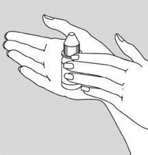 Mano che tiene un dispositivo cilindrico bianco con un