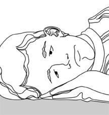 Paziente sdraiato supino con la testa girata di lato e occhi chiusi espressione serena