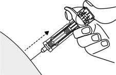 Mano che tiene una penna per iniezione con ago inserito nella pelle del braccio, freccia indica direzione di inserimento