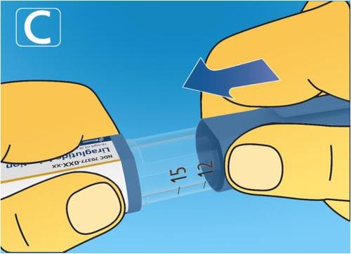 Mano che tiene una penna iniettabile con numeri indicanti le unit&agrave; di dosaggio e freccia blu che indica la regolazione