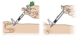 Mano che tiene una siringa pronta e una che esegue un