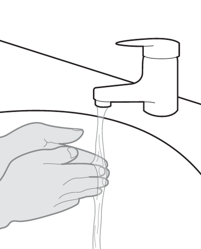 Mano sotto il rubinetto con acqua corrente che scorre verso il basso lavaggio delle mani igiene personale