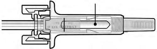 Sezione trasversale di un dispositivo di iniezione con ago protetto da un cappuccio scorrevole e meccanismo di blocco
