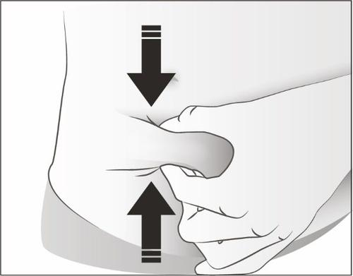 Mano che pizzica la pelle del braccio creando una piega, con frecce nere che indicano la direzione del movimento verso l