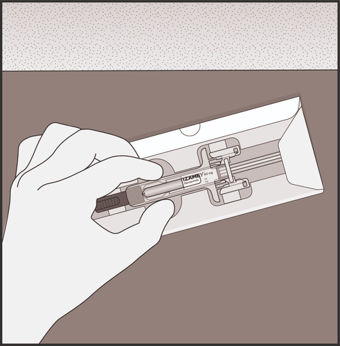 Mano che tiene un dispositivo per iniezione precompilato con etichetta &ldquo;TZAMB 75mg&rdquo; e protezione trasparente rimossa