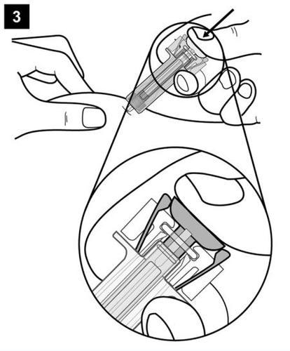 Dispositivo autoiniettante con ago inserito, vista ravvicinata del meccanismo di iniezione e dettaglio del pistone che rilascia il farmaco