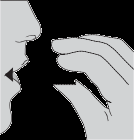 Mano che tiene un iniettore penna con ago esposto puntato verso la piega cutanea addominale freccia indica il punto di iniezione