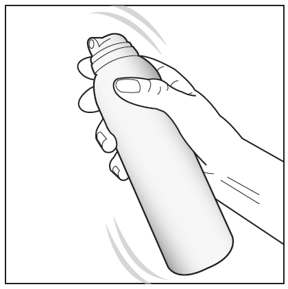 Mano che stringe un flacone spray bianco con movimenti circolari per agitarlo