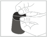 Mano che afferra la siringa con l