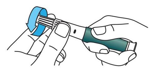 Mano che ruota il selettore dosaggio su un dispositivo penna blu e grigio per l