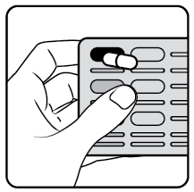 Mano che estrae una compressa bianca e nera da un blister grigio contenente altre compresse