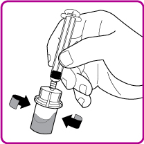 Mano che avvita una siringa a un flacone di farmaco liquido con frecce nere che indicano il movimento di rotazione