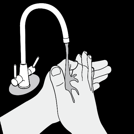 Mani che si lavano sotto un getto d