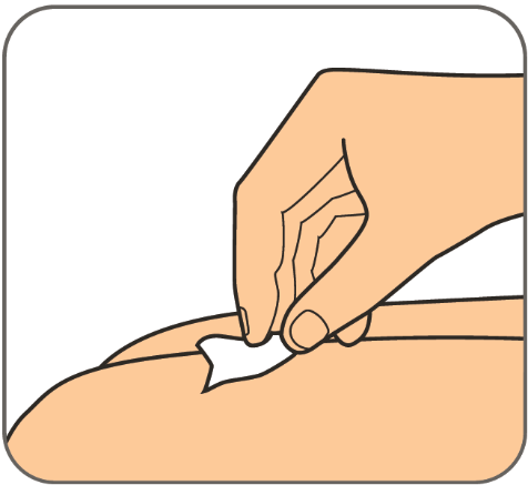 Mano che tira delicatamente la pelle del braccio verso l