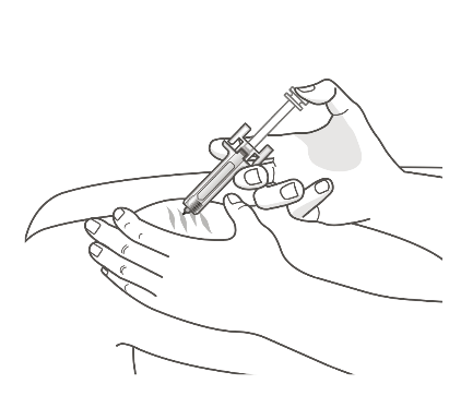 Mano che tiene un autoiniettore con l