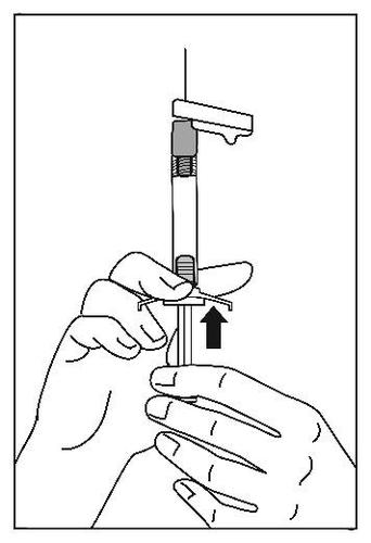Mano che stringe una siringa preriempita con ago inserito nella pelle, freccia che indica la direzione di iniezione