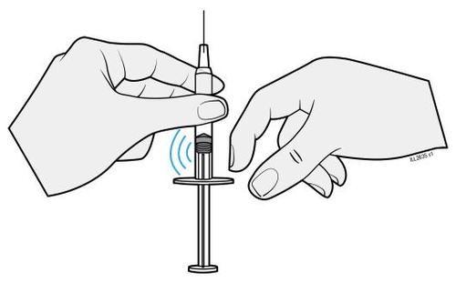 Mano che tiene una siringa preraempita con un farmaco, l