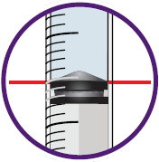 Siringa trasparente con stantuffo nero e ago metallico evidenziato da una linea rossa orizzontale all