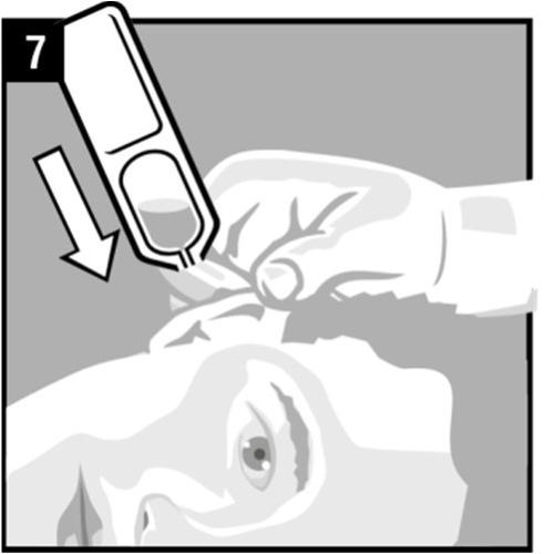 Mano che stringe la penna per l