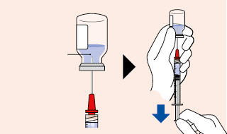 Fiala di farmaco con ago e siringa, mano che estrae il liquido dalla fiala con l