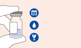 Mano che tiene un flacone di vetro con etichetta bianca vicino a simboli di calendario, goccia e vetro fragile