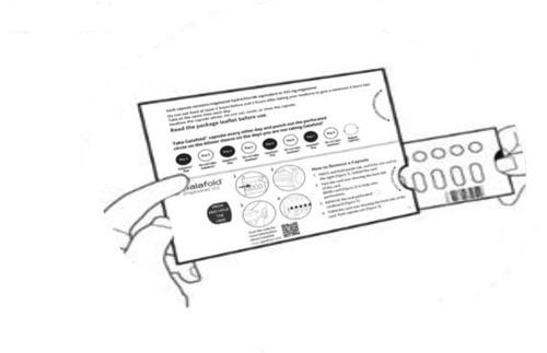 Mano che tiene un foglietto illustrativo piegato con istruzioni e simboli grafici a lato di una confezione di farmaco
