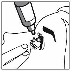 Mano che solleva delicatamente la palpebra superiore dell