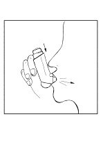 Mano che tiene un inalatore con un boccaglio e una freccia indica l