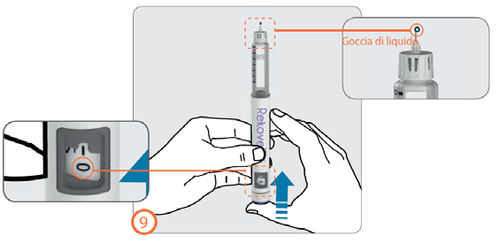 Mano che tiene un iniettore precompilato Rekove con ago rivolto verso l