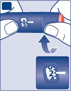 Penna iniettabile tenuta da due mani con freccia che indica la pressione sul pulsante e display numerico in basso