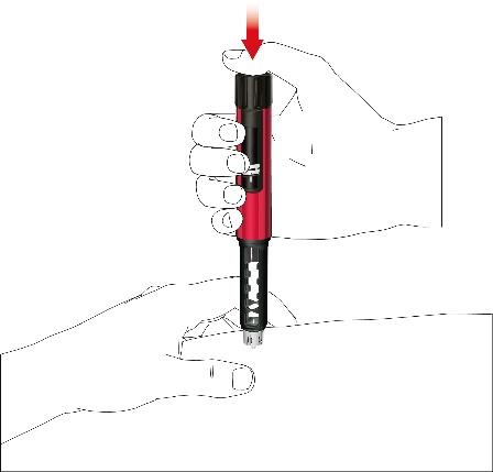 Mano che tiene un autoiniettore rosso con ago inserito nella pelle del braccio, freccia rossa indica la pressione