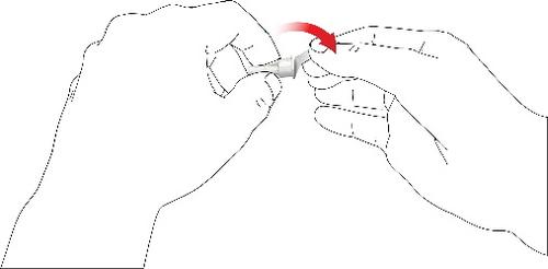 Mani che tengono un dispositivo medico con ago e meccanismo a molla evidenziato da una freccia rossa che indica la direzione di pressione