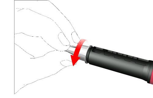 Siringa con ago che penetra nella pelle, freccia rossa indica l