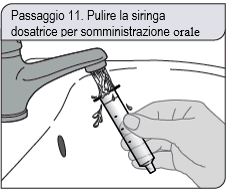 Siringa dosatrice grigia sotto il getto d