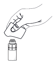 Mano che tiene un dispositivo iniettore con cappuccio protettivo rimosso sopra una fiala cilindrica trasparente