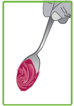 Cucchiaio di metallo contenente una sostanza gelatinosa rosa e vorticosa su sfondo verde chiaro