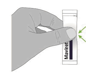 Mano che afferra una penna precompilata Maviret con frecce verdi che indicano il meccanismo di estrazione del dispositivo