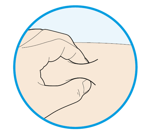 Mano che pizzica la pelle beige creando una piega, tecnica di iniezione sottocutanea illustrata con contorno blu