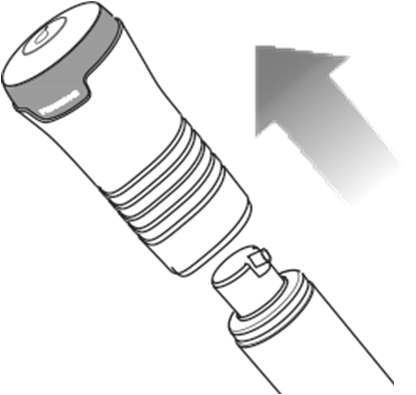 Dispositivo autoiniettante con stantuffo parzialmente estratto e ago protetto da cappuccio trasparente freccia indica direzione