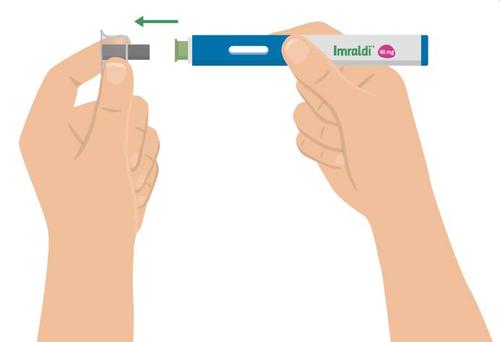 Mani che tengono un dispositivo Imraldi con ago collegato pronto per l
