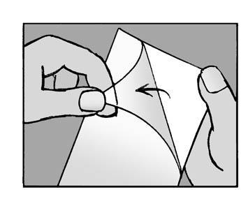 Mano che afferra una cartina piegata aprendola con l